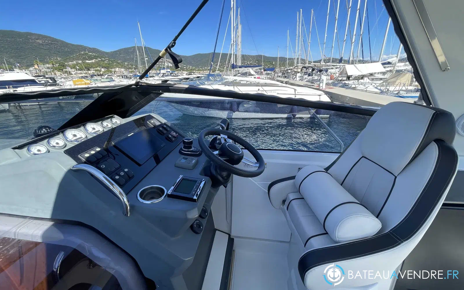 slider 6 Jeanneau Leader 30