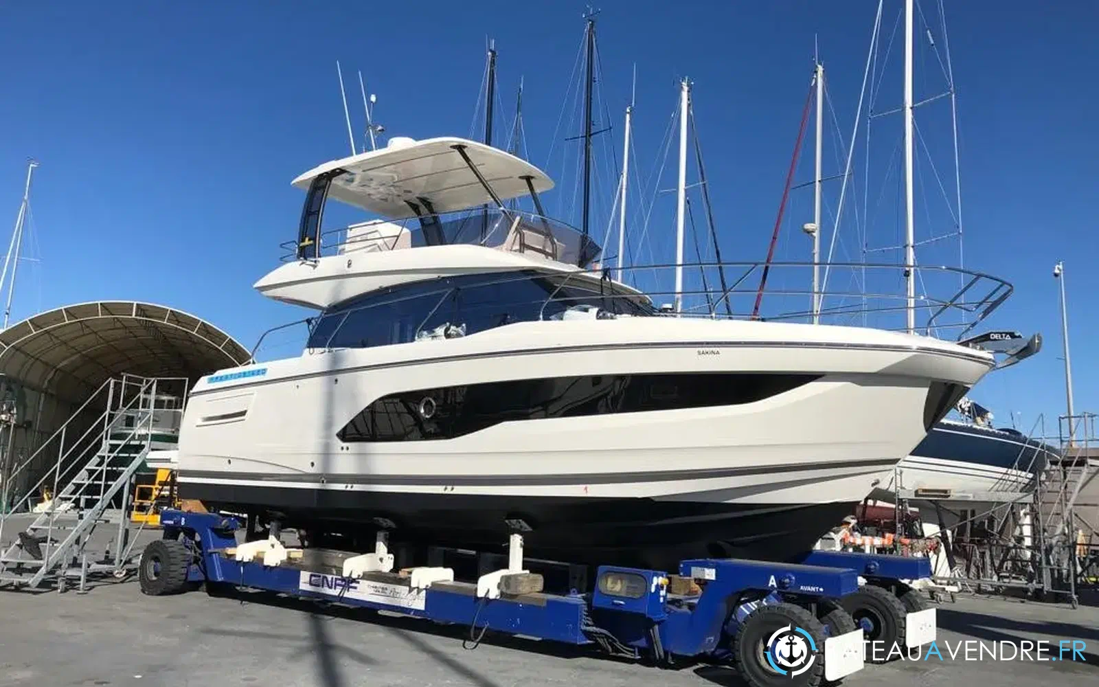slider 0 Prestige Yachts 420 Fly
