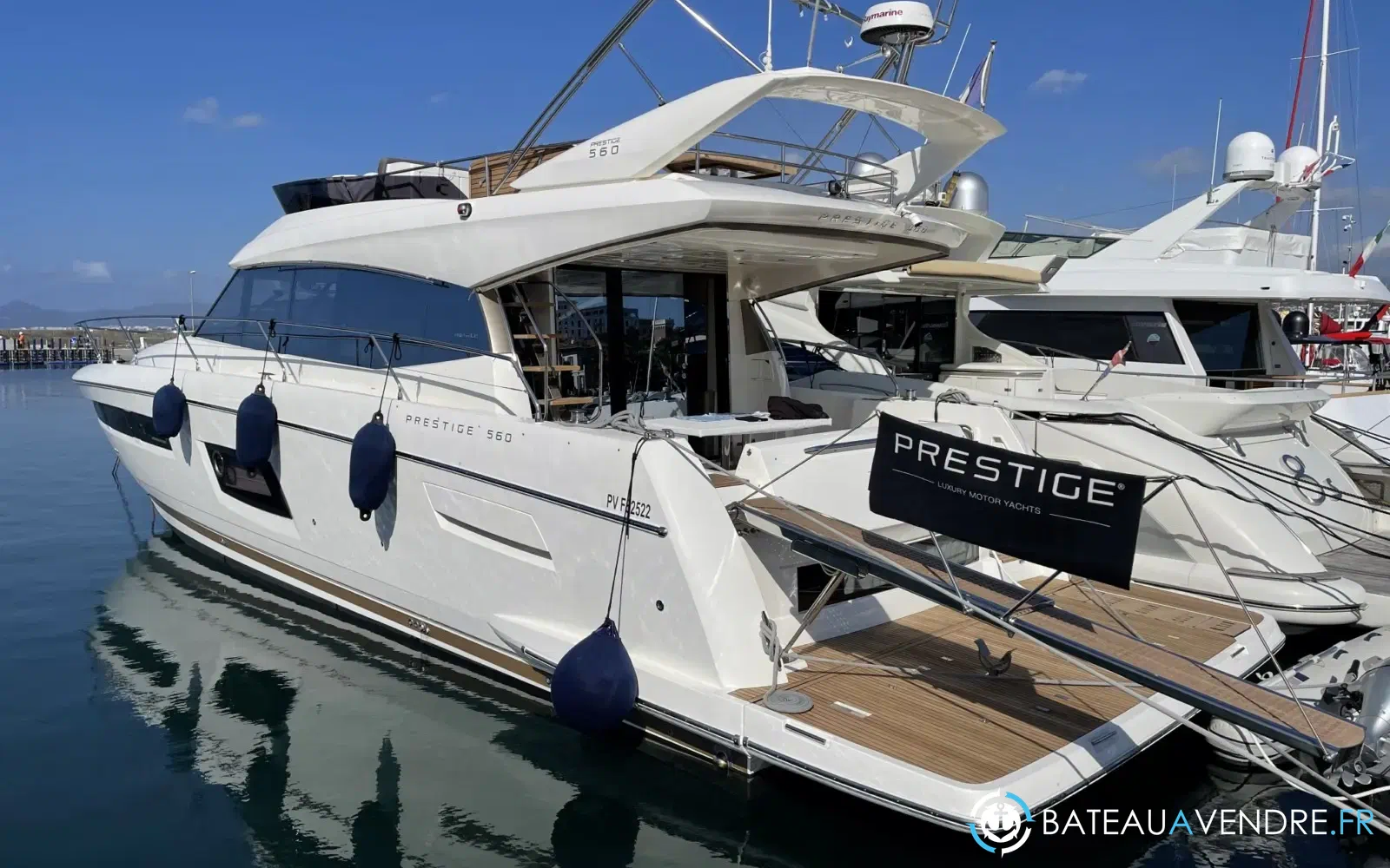 slider 0 Prestige Yachts 560 S