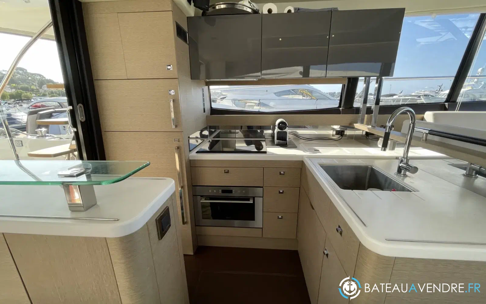 slider 18 Prestige Yachts 560 S