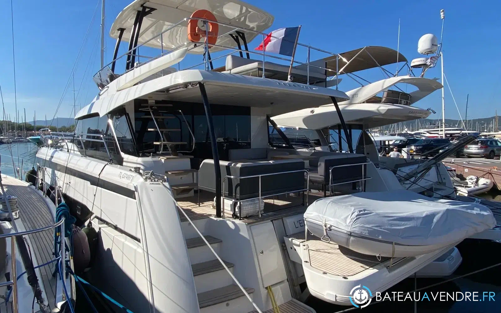 slider 0 Prestige Yachts M48