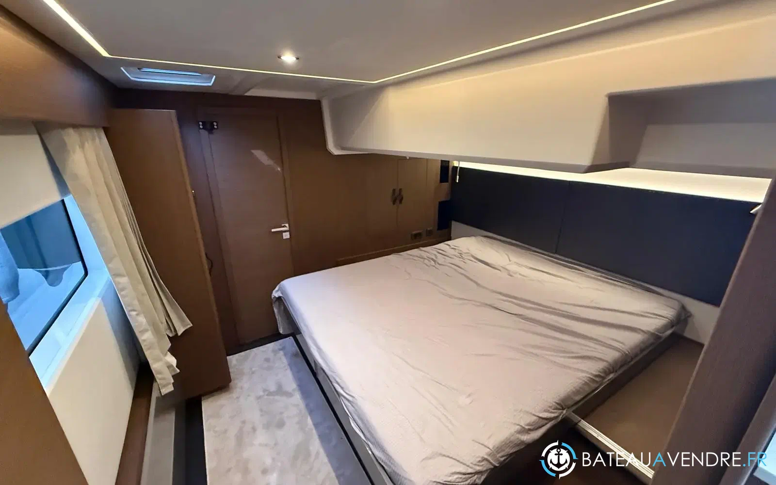 slider 11 Prestige Yachts M48