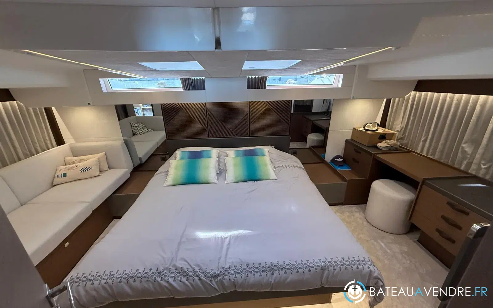 slider 1 Prestige Yachts M48