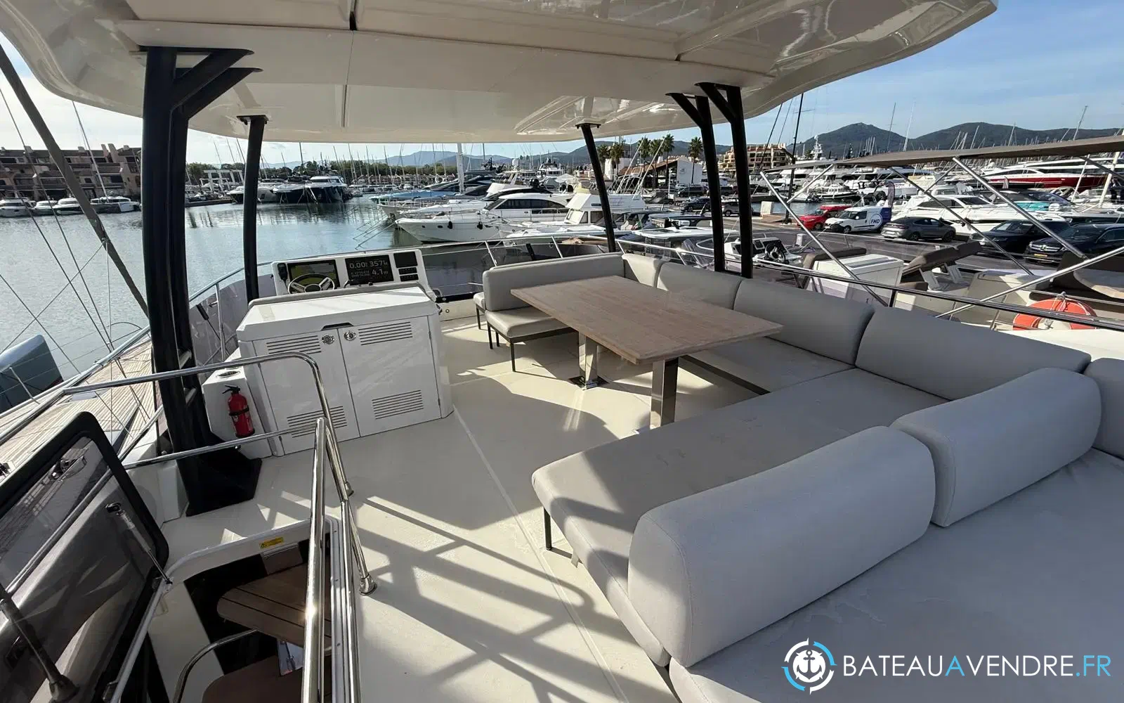 slider 2 Prestige Yachts M48