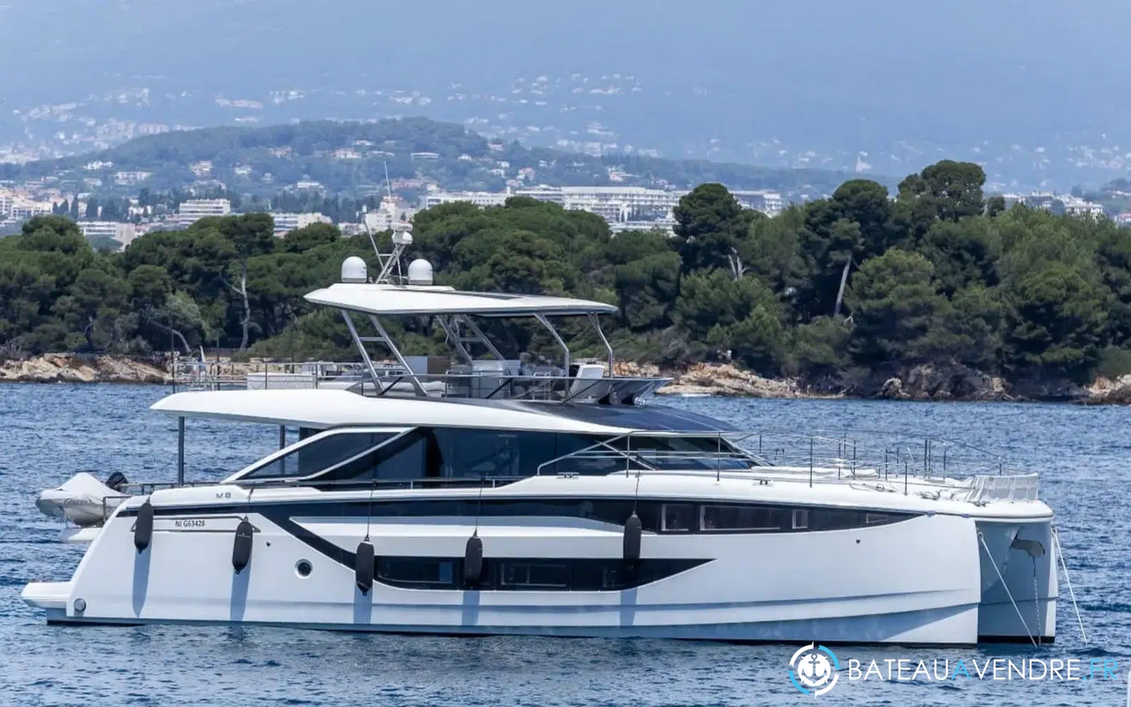 slider 0 Prestige Yachts M8