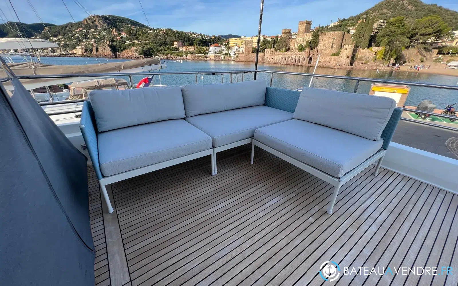 slider 10 Prestige Yachts M8
