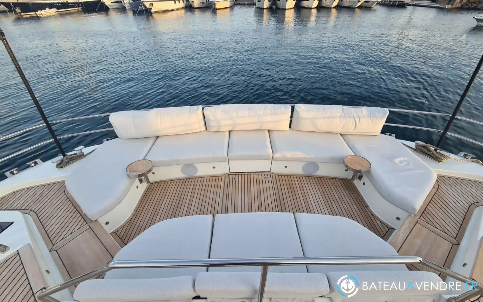 slider 12 Prestige Yachts M8