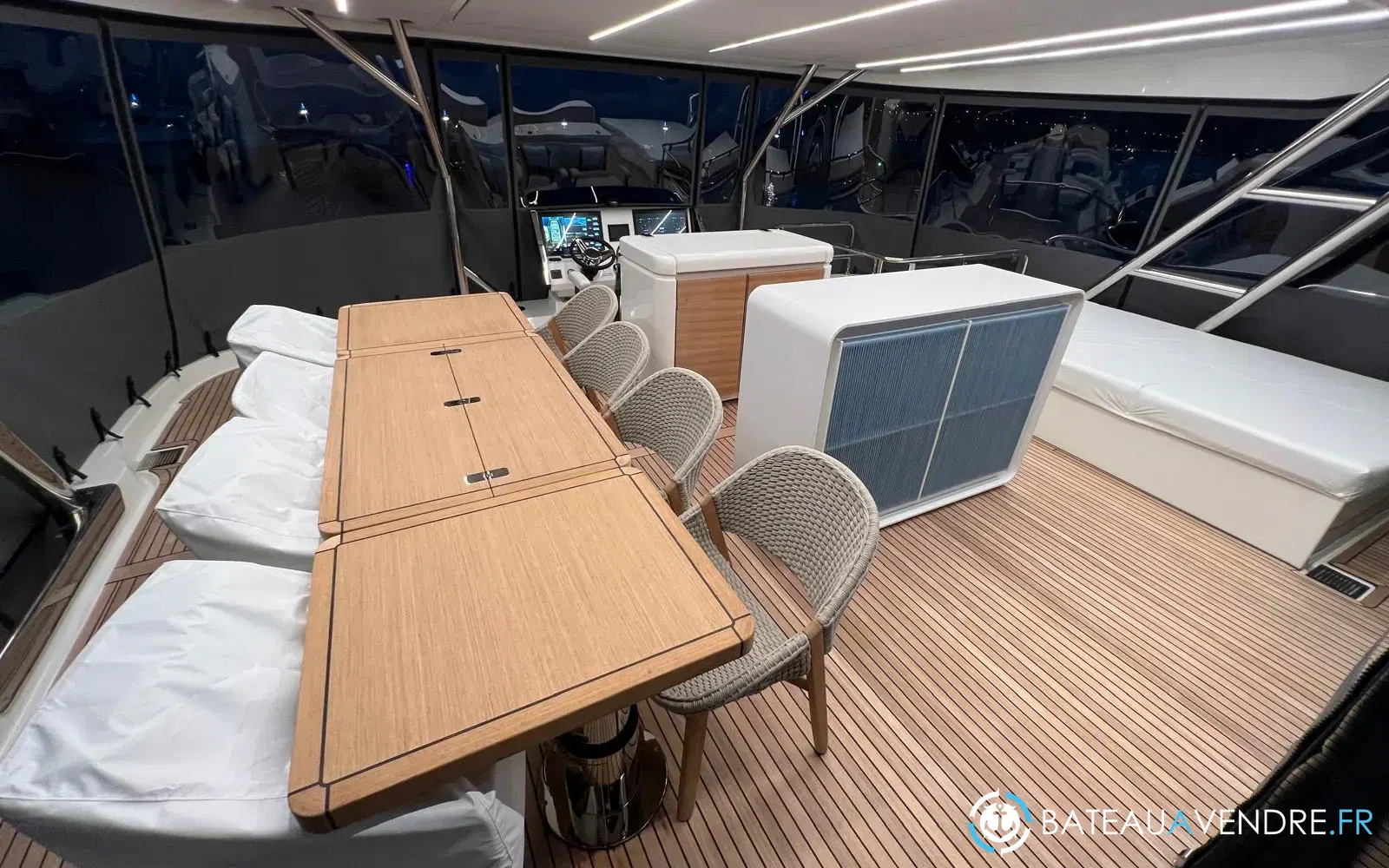slider 14 Prestige Yachts M8