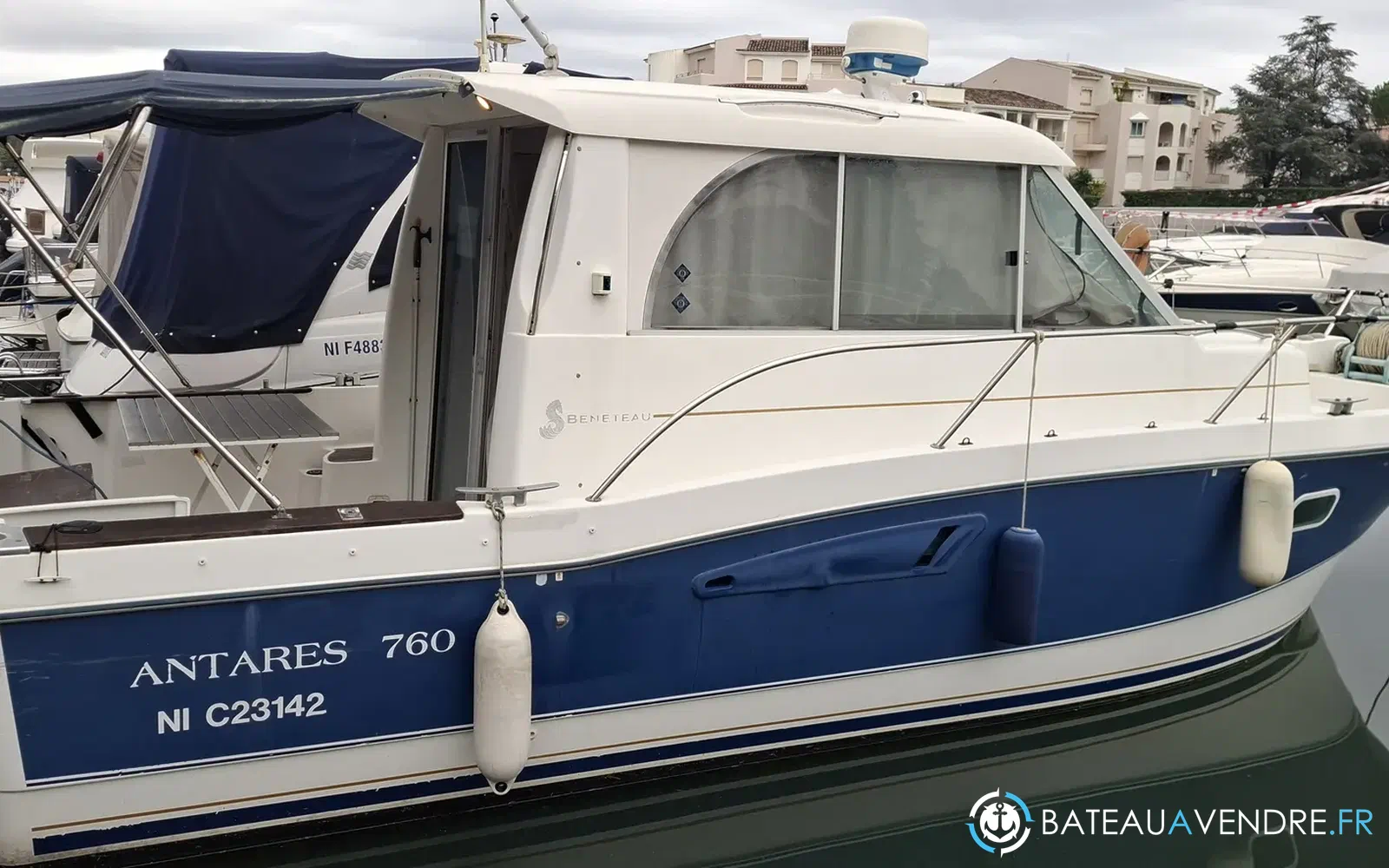 slider 1 Beneteau Antares 760 Exclusive