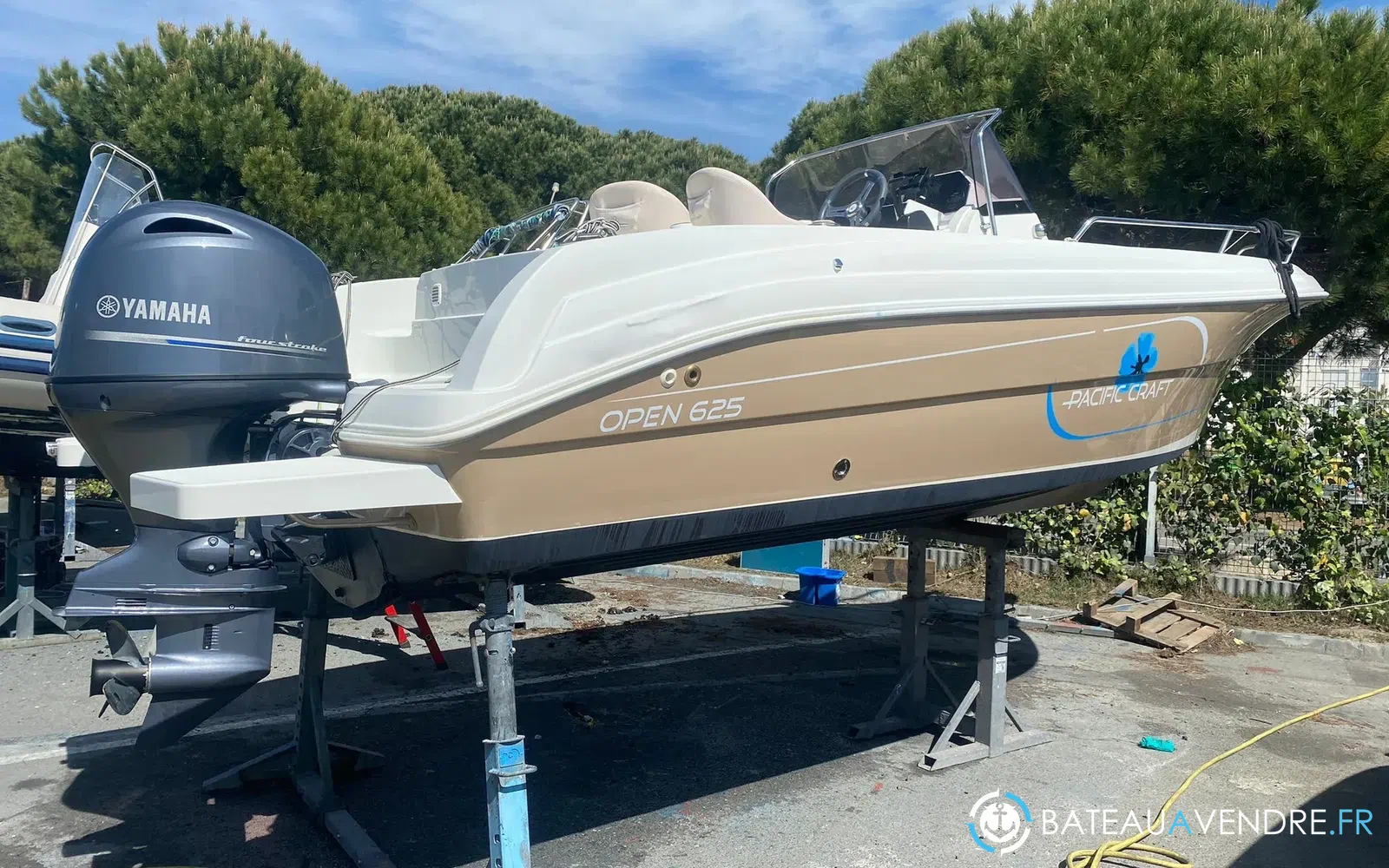 slider 1 Pacific Craft 625 Open