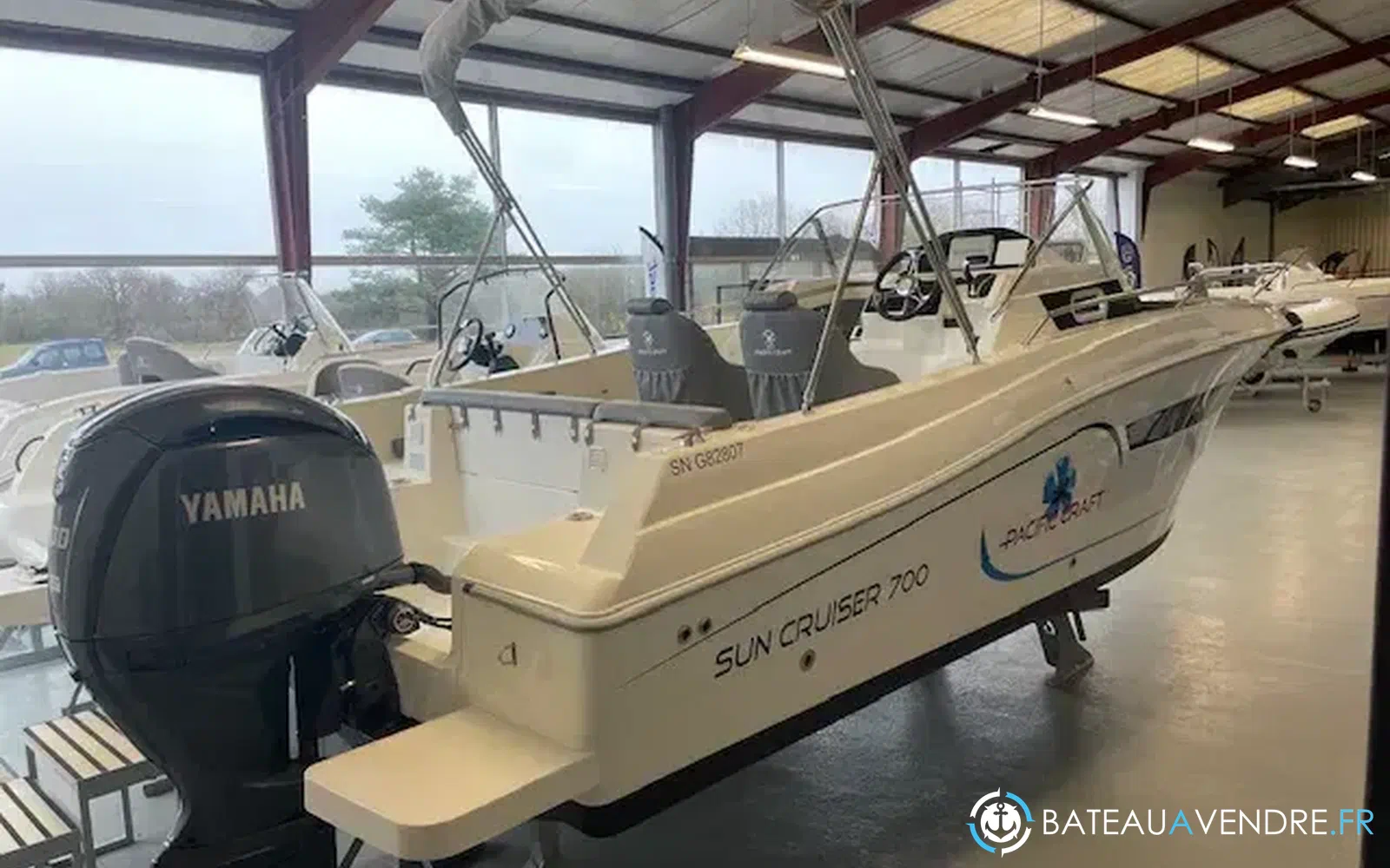 slider 0 Pacific Craft 700 SC