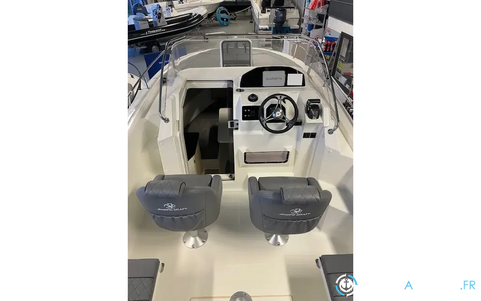 slider 3 Pacific Craft 700 SC