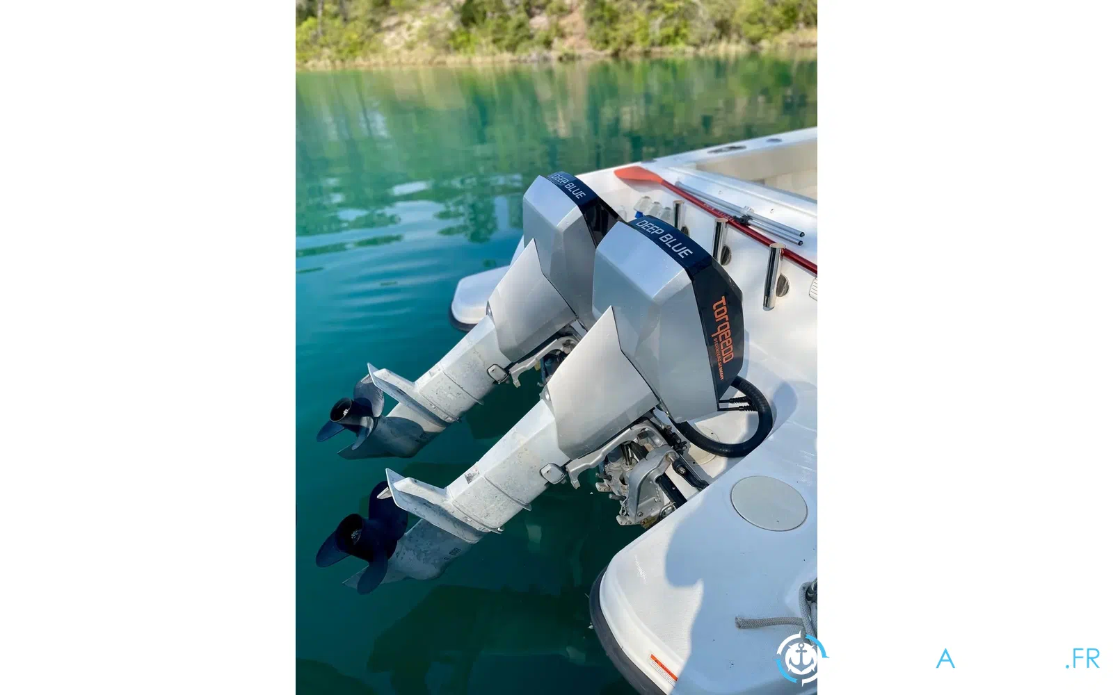 slider 1 Boston Whaler 270 Vantage