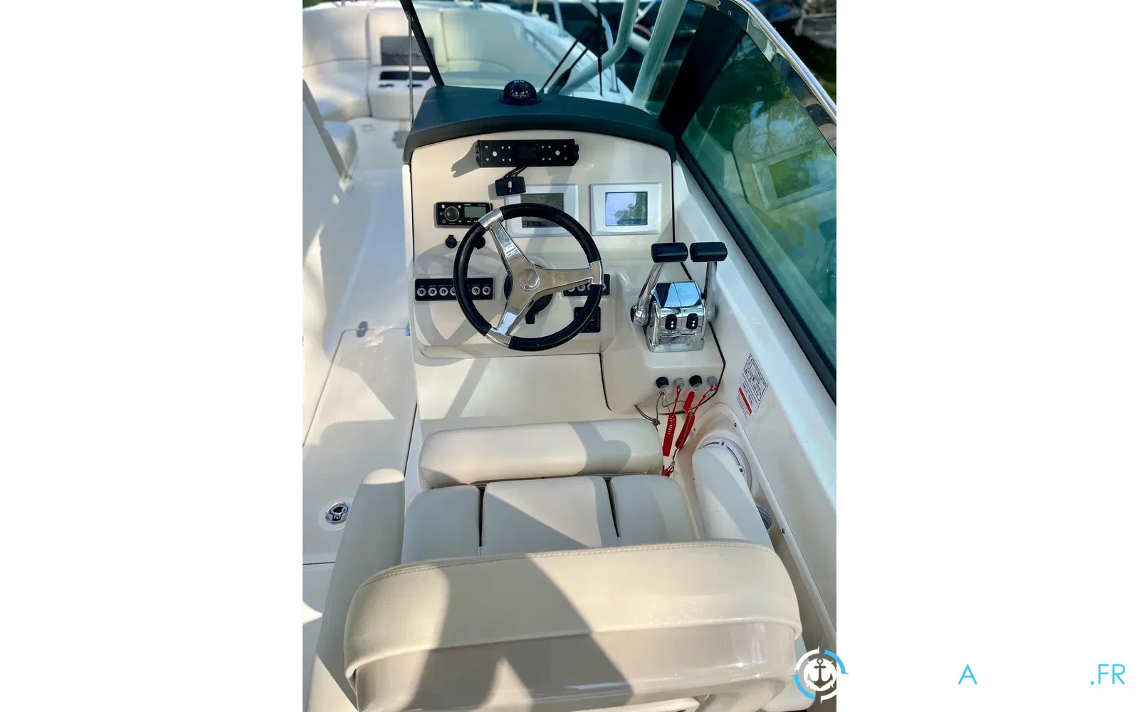 slider 6 Boston Whaler 270 Vantage