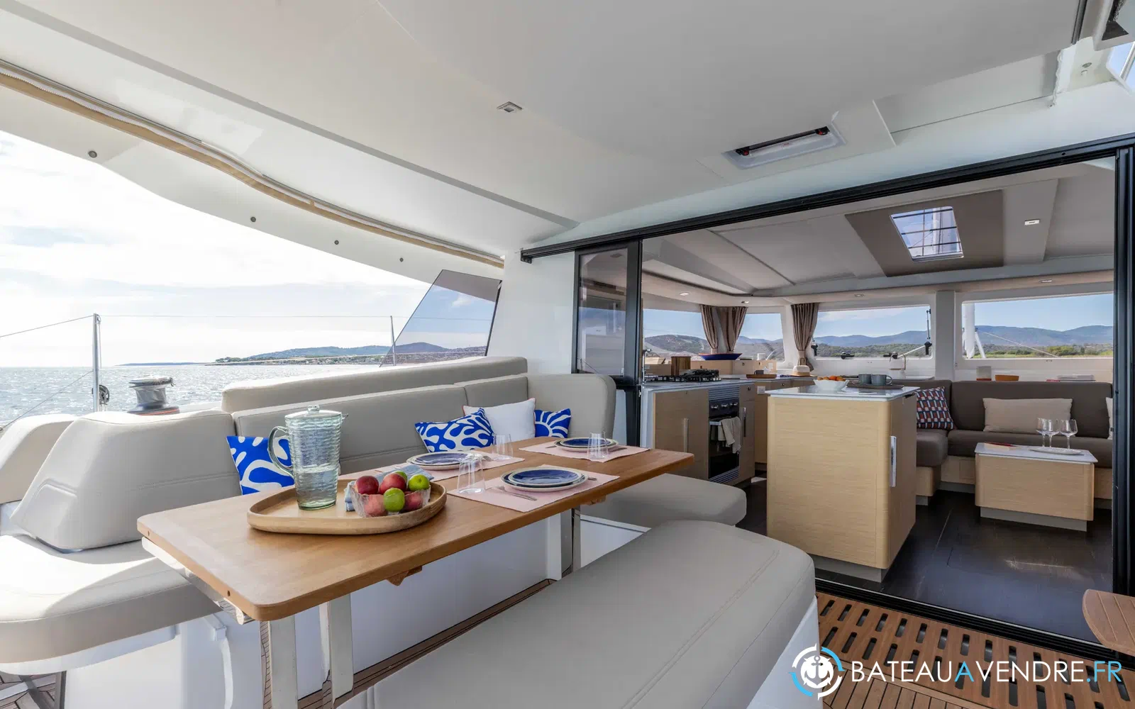 slider 10 Fountaine Pajot FP 44