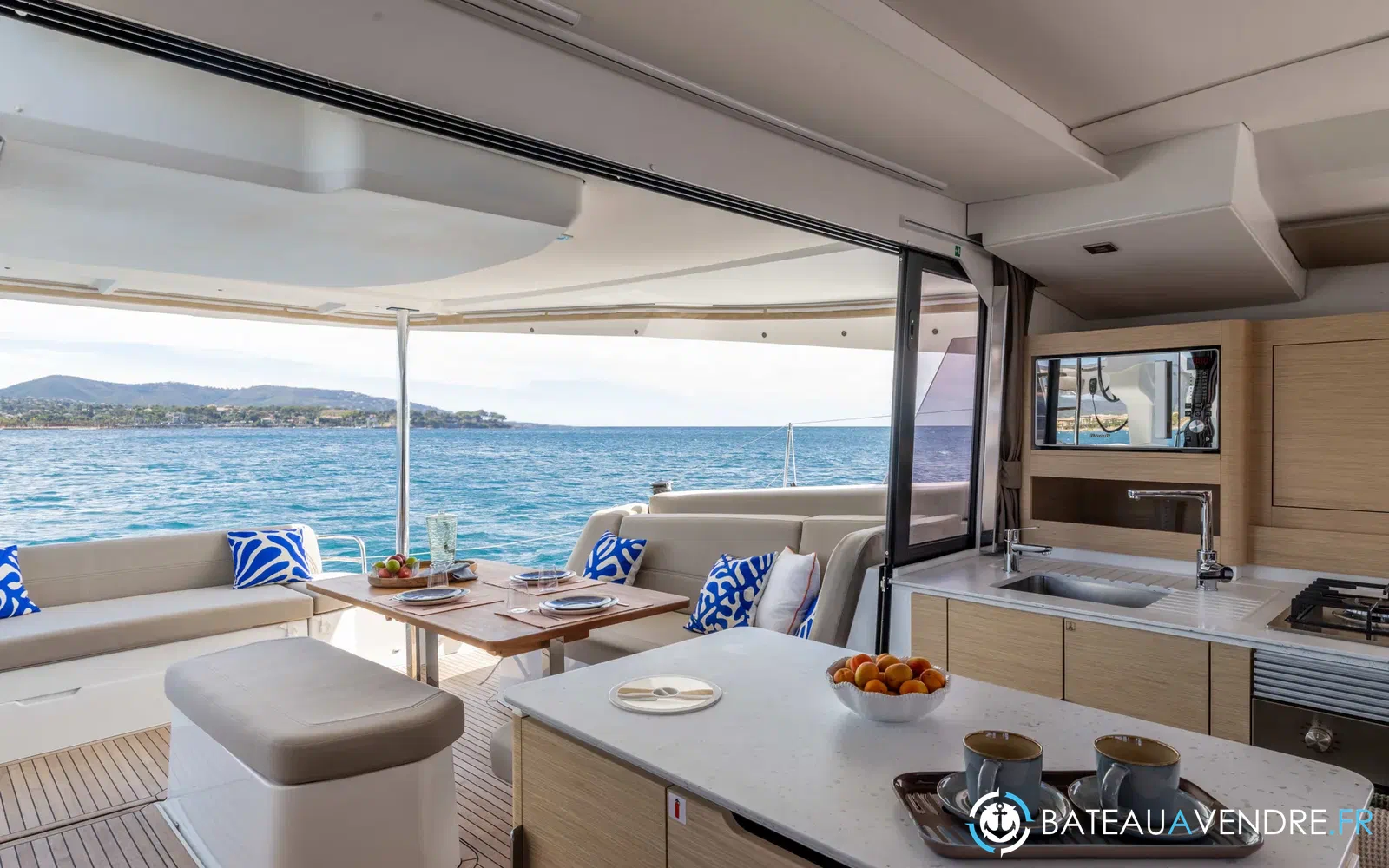 slider 14 Fountaine Pajot FP 44