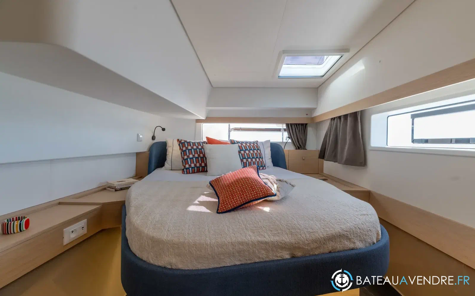 slider 22 Fountaine Pajot FP 44