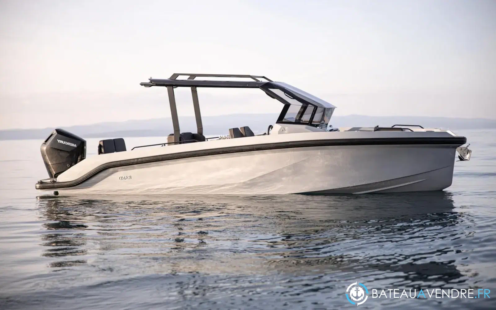 slider 0 Rand Boats Roamer 29
