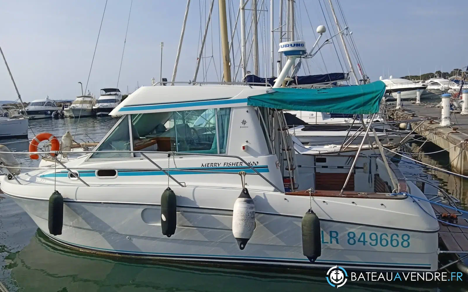 slider 0 Jeanneau Merry Fisher 800