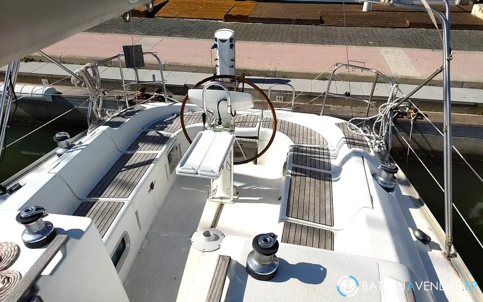 slider 19 Jeanneau Sun Odyssey 37