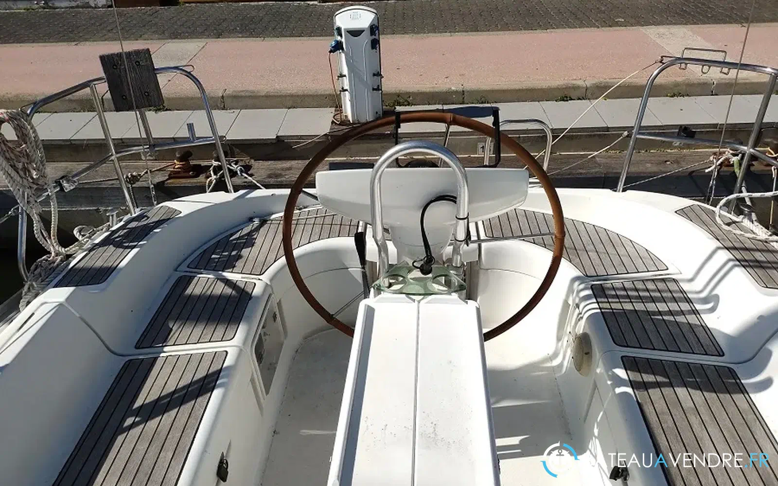 slider 21 Jeanneau Sun Odyssey 37