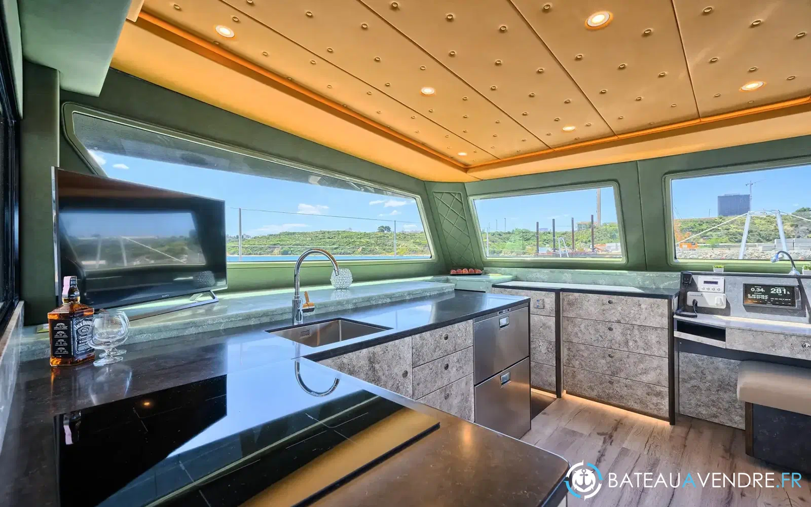 slider 12 Catamaran Luna 49 gold