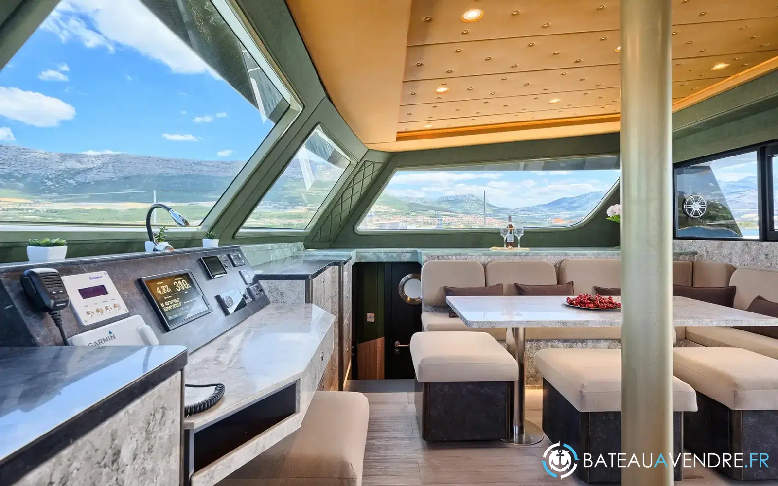 slider 14 Catamaran Luna 49 gold
