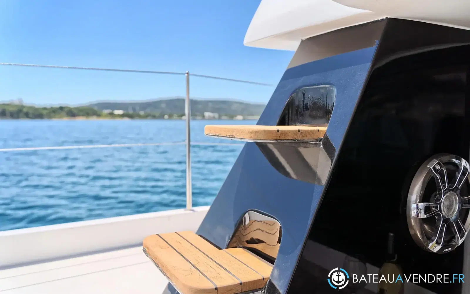 slider 17 Catamaran Luna 49 gold