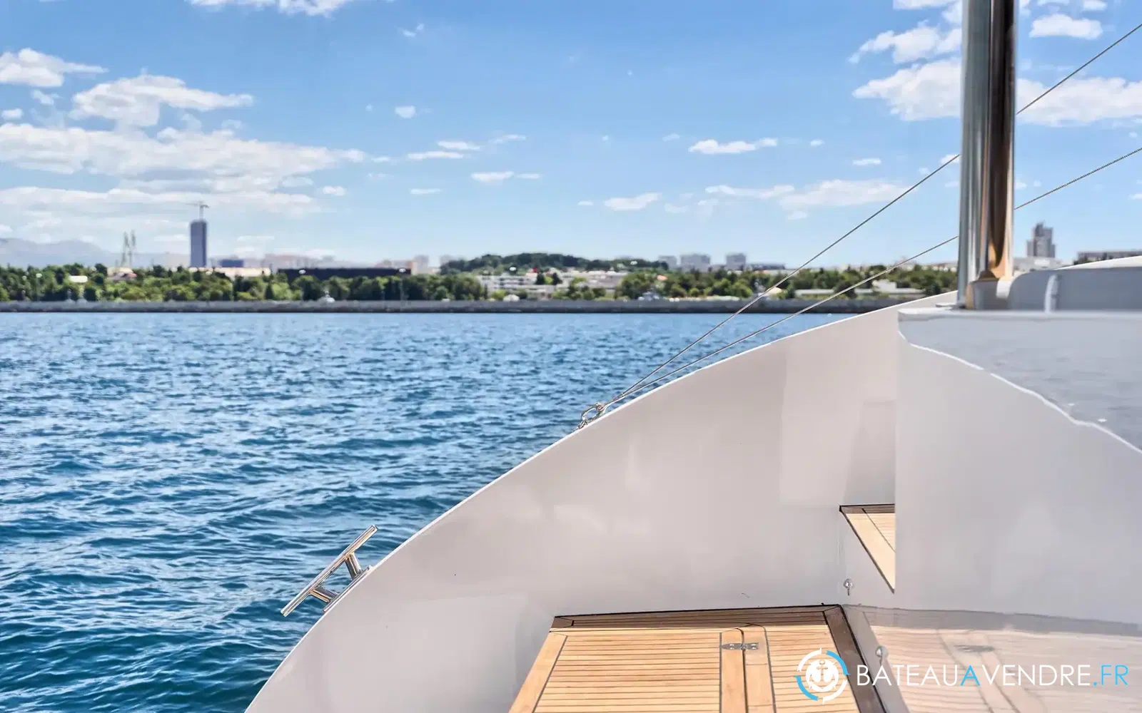 slider 22 Catamaran Luna 49 gold