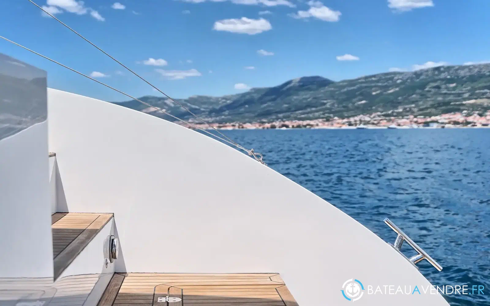 slider 23 Catamaran Luna 49 gold