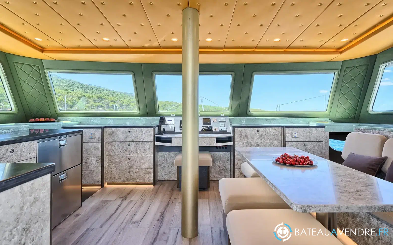 slider 27 Catamaran Luna 49 gold