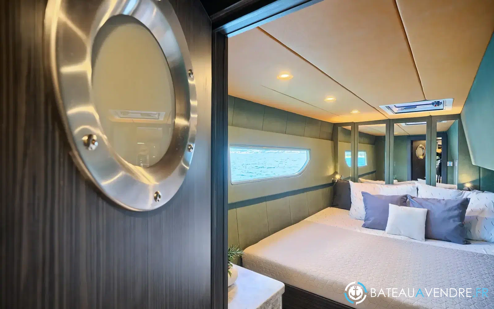 slider 31 Catamaran Luna 49 gold
