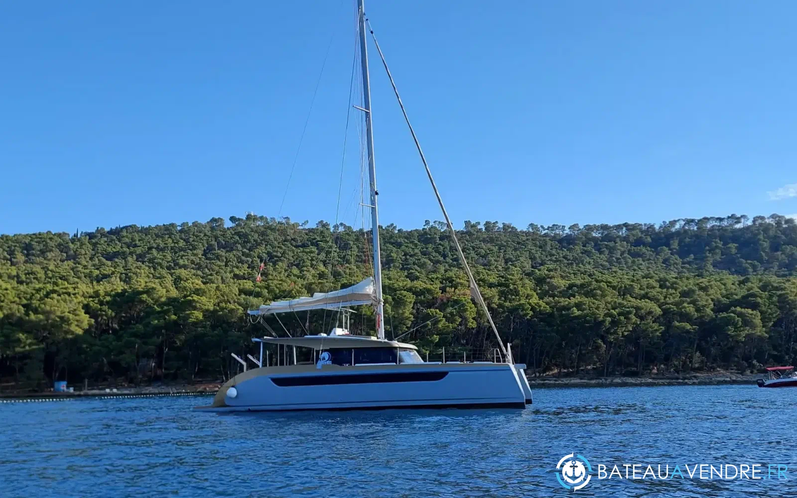 slider 2 Catamaran Luna 49 gold