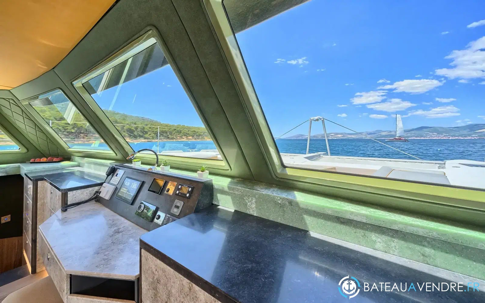 slider 35 Catamaran Luna 49 gold