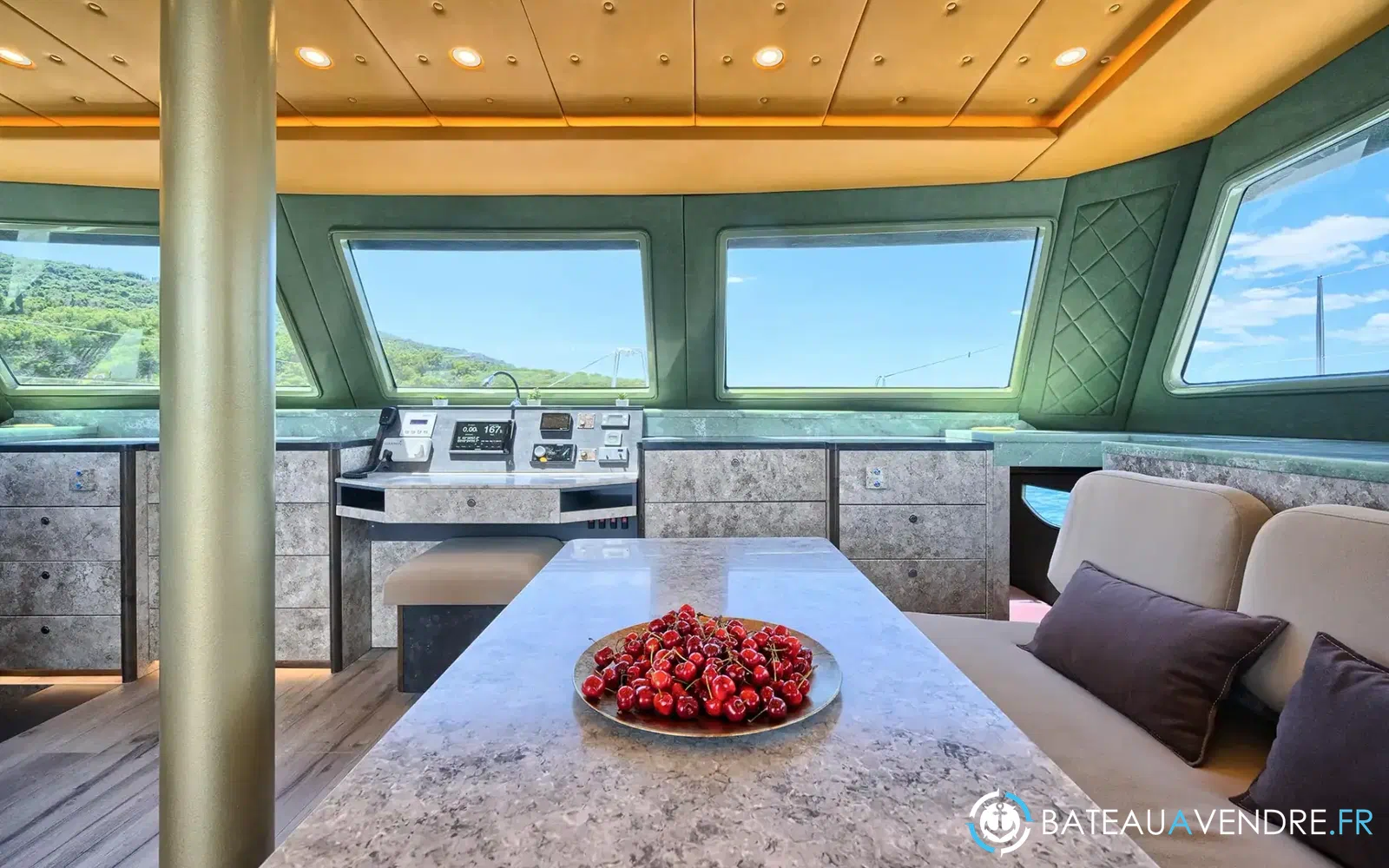 slider 37 Catamaran Luna 49 gold