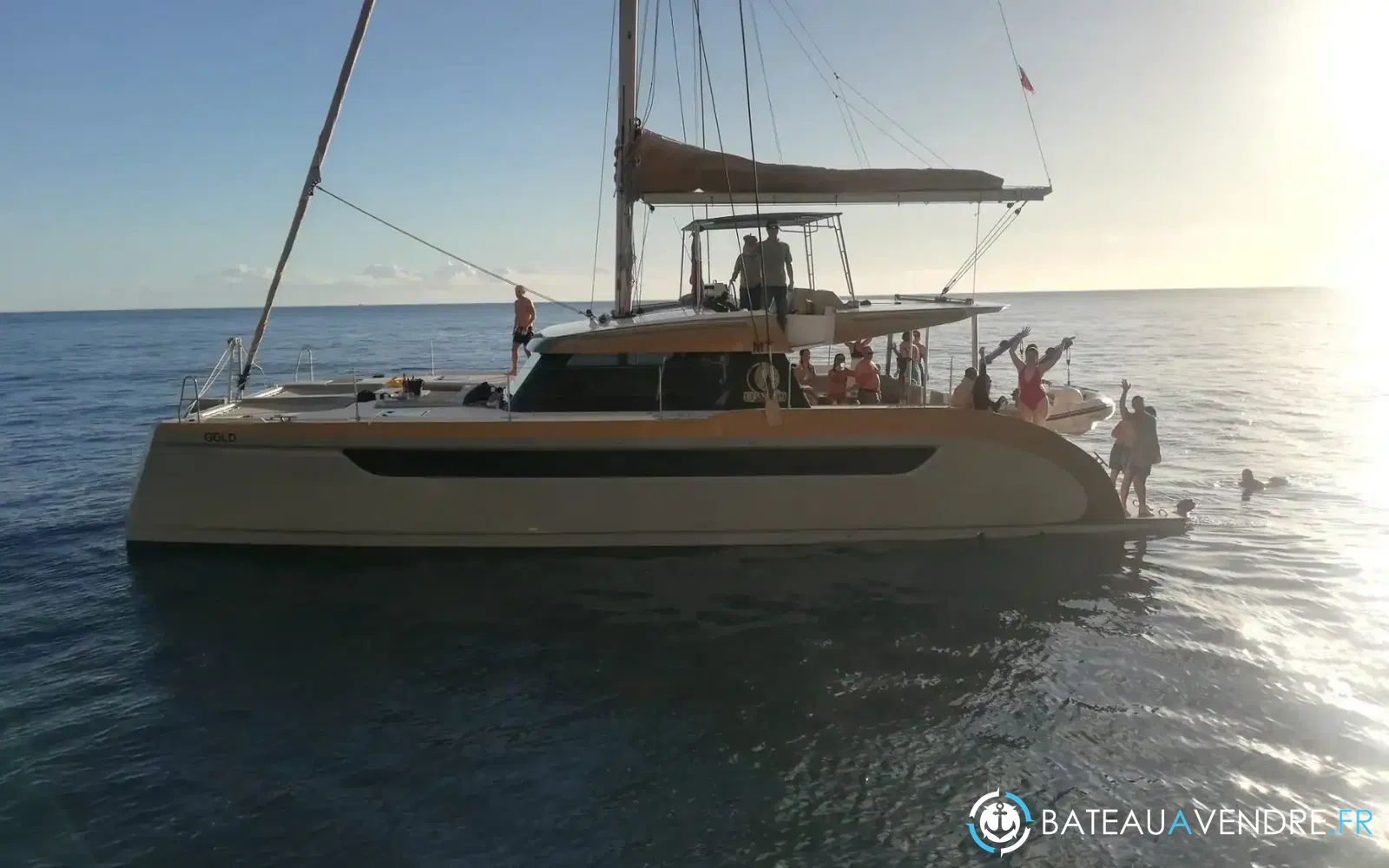 slider 0 Catamaran Luna 49 gold