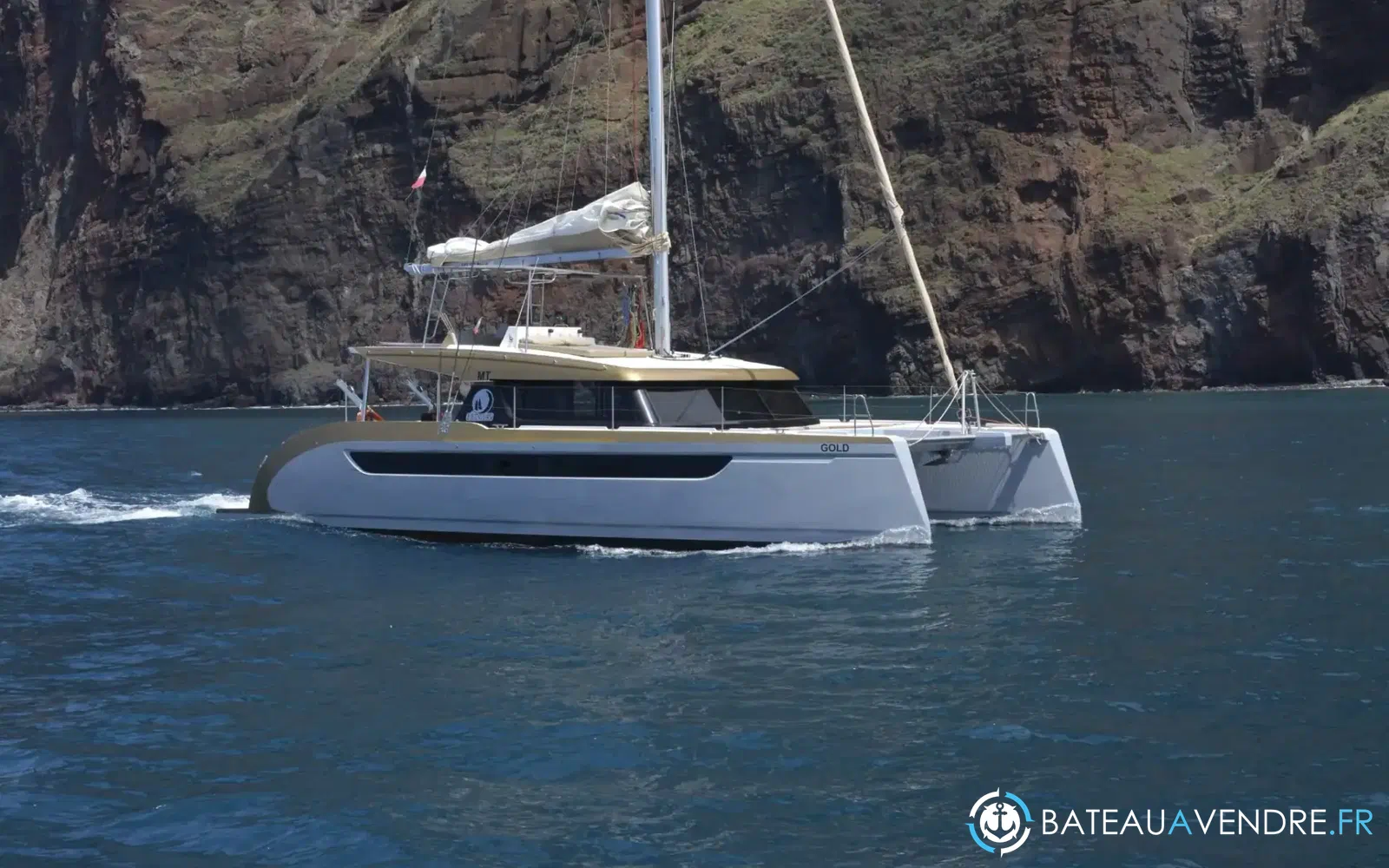 slider 25 Catamaran Luna 49 gold