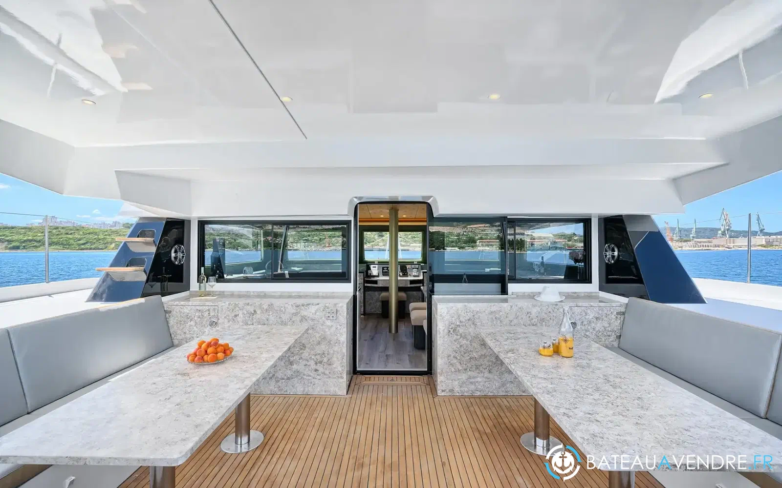 slider 7 Catamaran Luna 49 gold