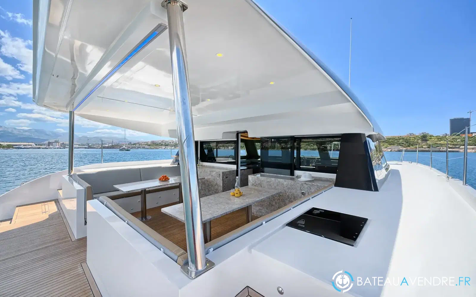 slider 10 Catamaran Luna 49 gold