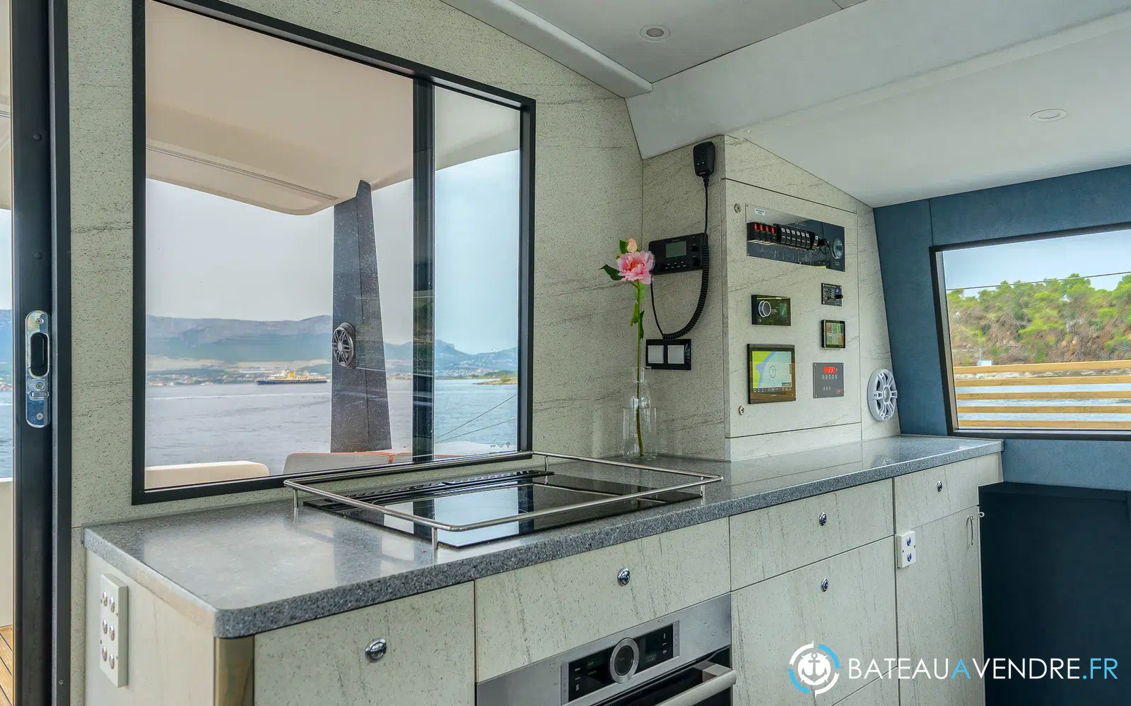 slider 11 Catamaran Luna 47 power