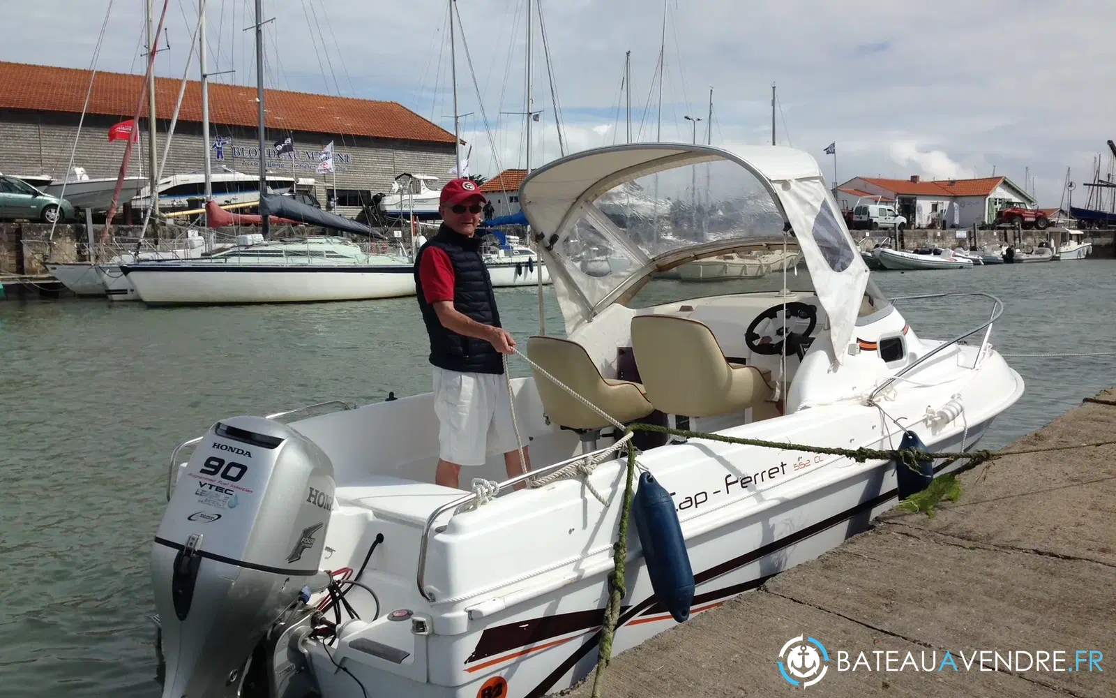 slider 3 B2 Marine Cap Ferret 552 Cabin Cruiser