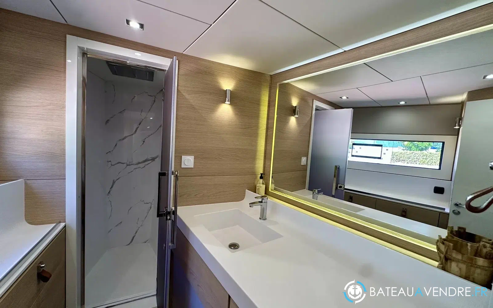 slider 17 Aventura Yacht Indigo Yacht 45