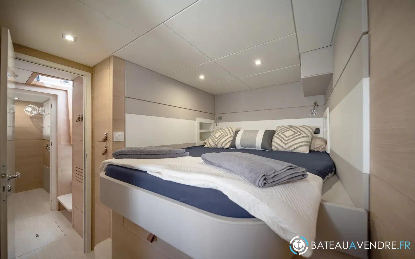 slider 18 Aventura Yacht Indigo Yacht 45