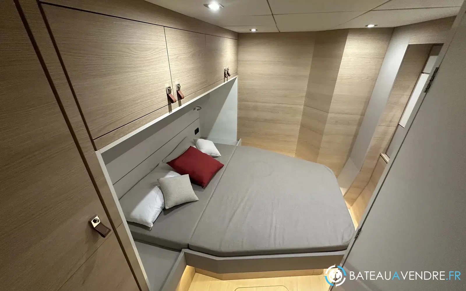 slider 20 Aventura Yacht Indigo Yacht 45