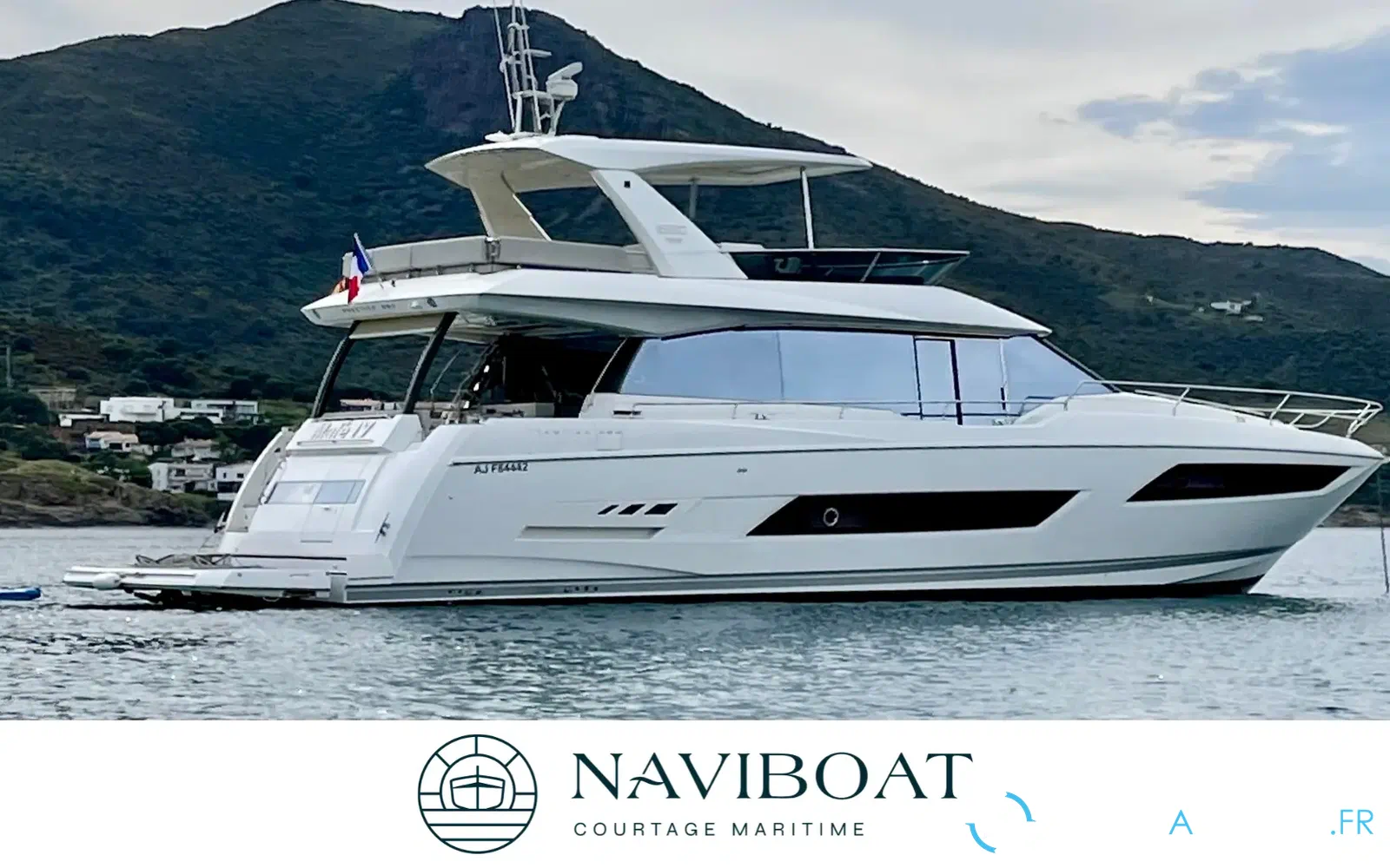 slider 0 Prestige Yachts 680 Fly