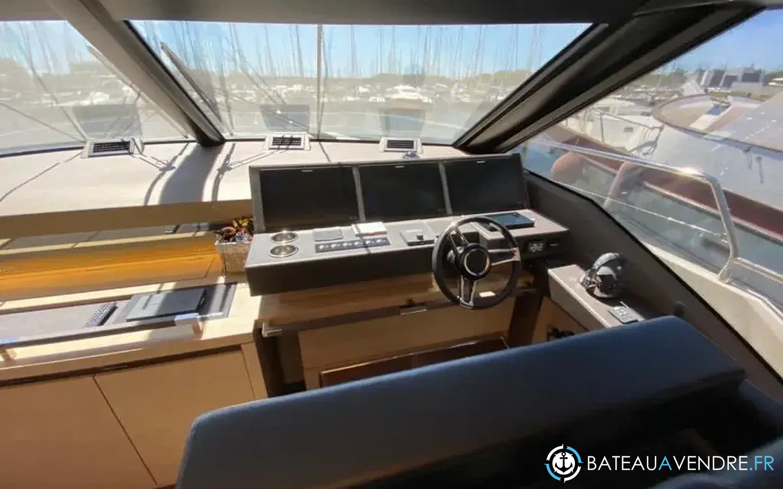 slider 9 Prestige Yachts 680 Fly