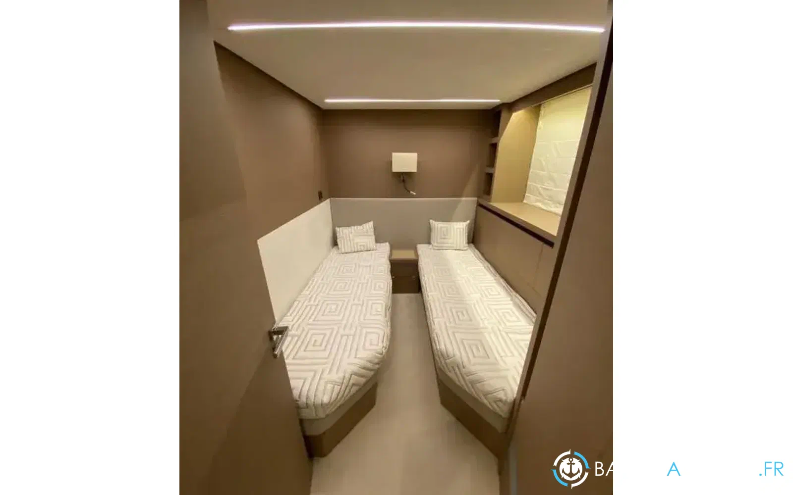 slider 14 Prestige Yachts 680 Fly