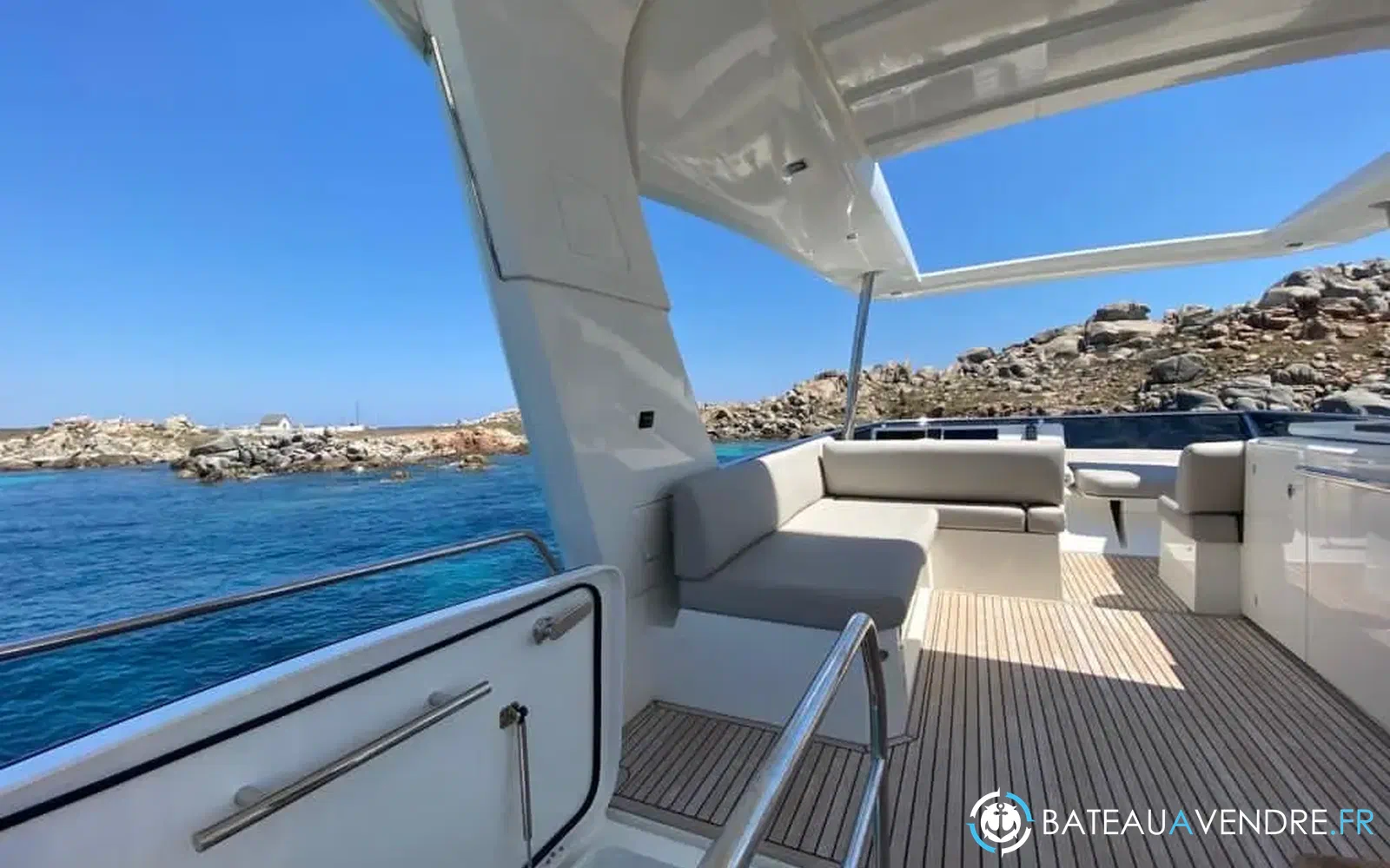 slider 17 Prestige Yachts 680 Fly