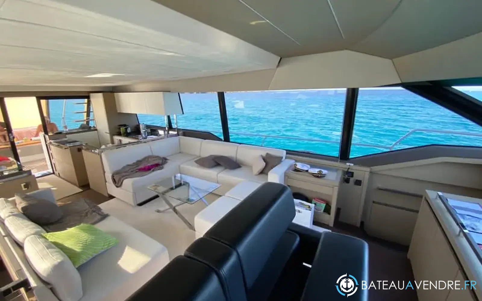 slider 19 Prestige Yachts 680 Fly