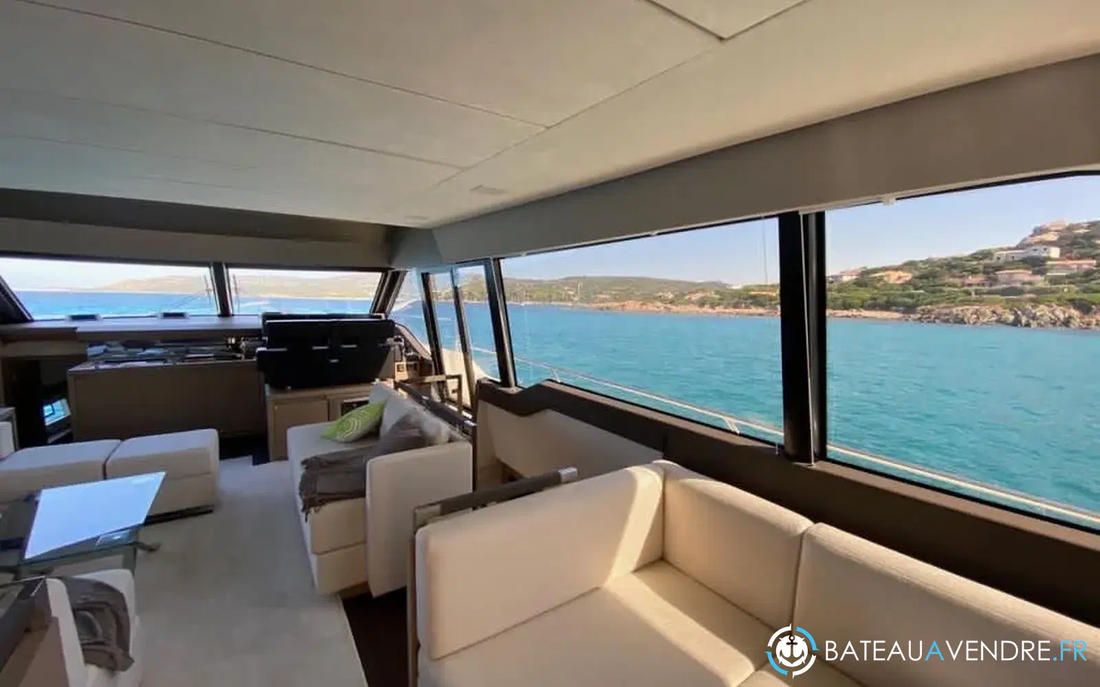 slider 24 Prestige Yachts 680 Fly